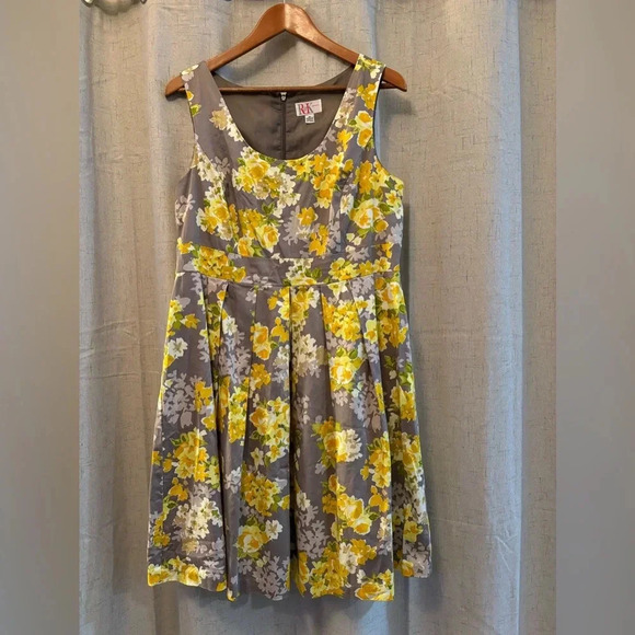 R&K Dress Size 14 1950’s / 1960’s Style Pleated Yellow and Grey Floral Dress. - Picture 1 of 11